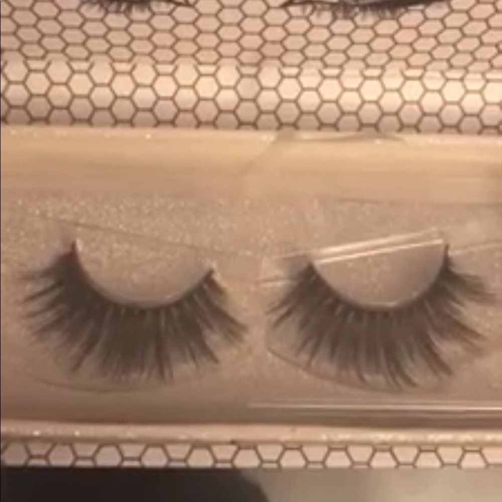 4 set of lashes